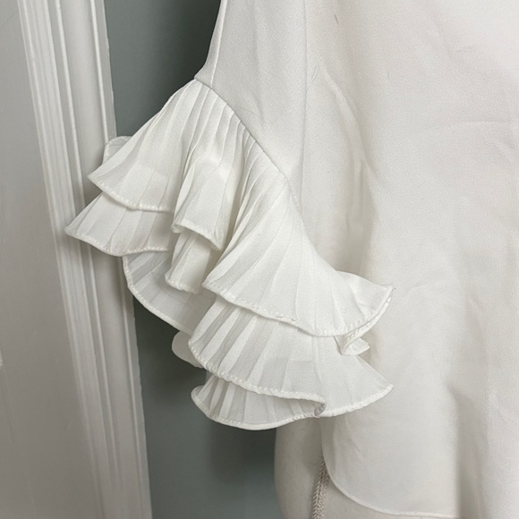 Ontwelfth Elegant White Ruffle Sleeve Top Size Small - Picture 2 of 6